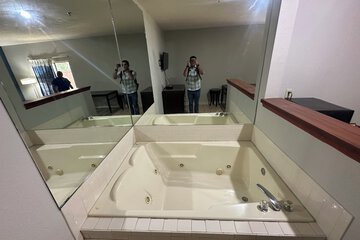 Jetted tub