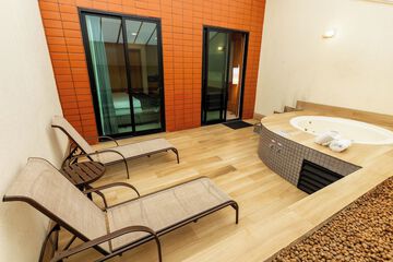 Private spa tub