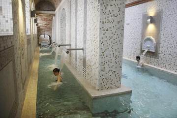 Indoor spa tub