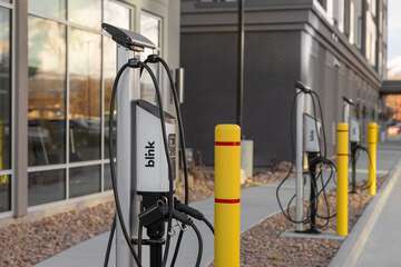 Electric vehicle charging station