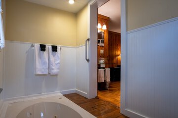 Jetted tub