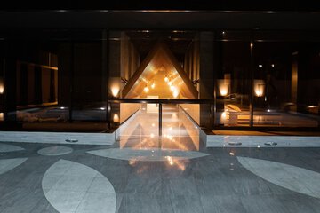 Indoor/outdoor pool