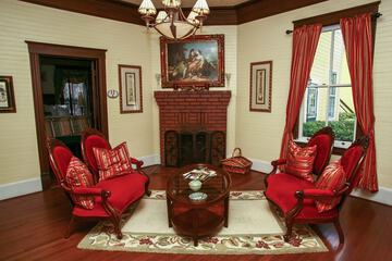 Coombs Inn & Suites