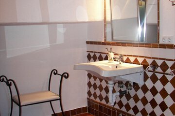 Bathroom sink