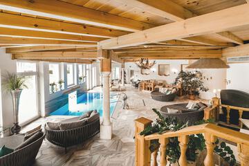 Indoor/outdoor pool