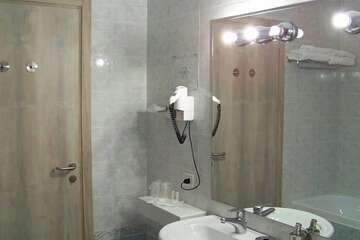 Bathroom sink