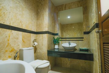 Deep soaking bathtub