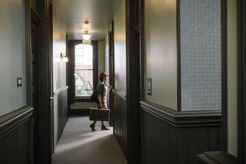 Ballroom/Hall 30 of 31