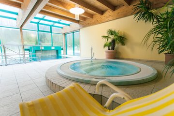 Indoor spa tub