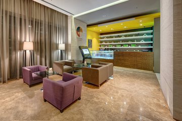 Lobby lounge
