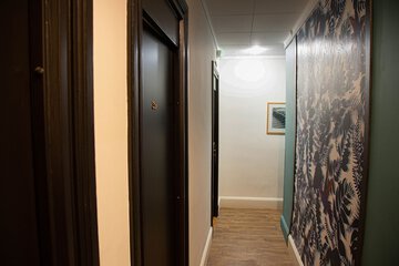 Handrails in hallways