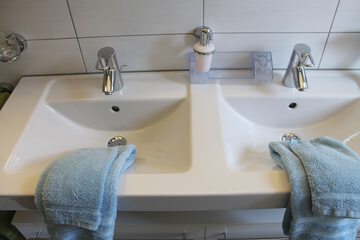 Bathroom sink