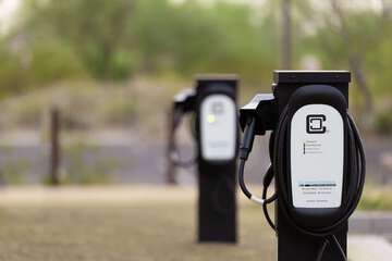 Electric vehicle charging station