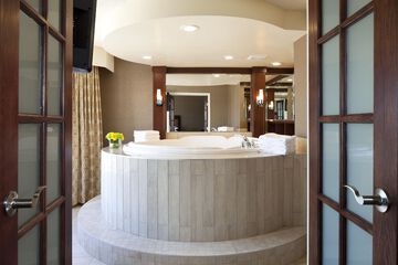 Private spa tub