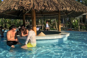 Swim-up bar