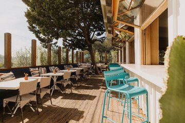 Poolside bar