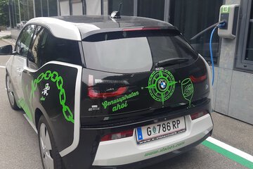Electric vehicle charging station