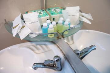 Bathroom amenities