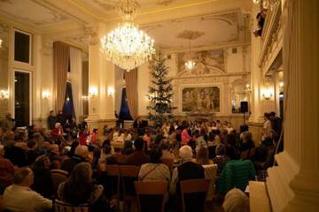 Lobby lounge