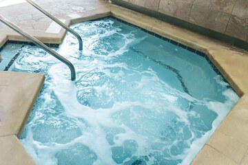 Indoor spa tub