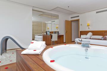 Private spa tub