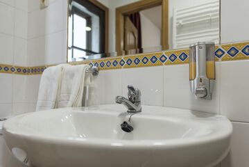 Bathroom sink