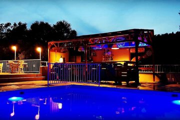 Poolside bar