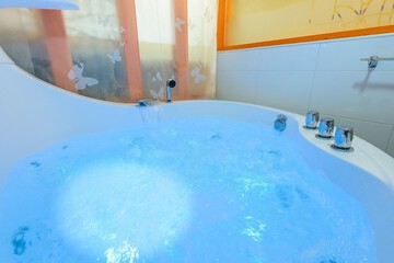 Jetted tub