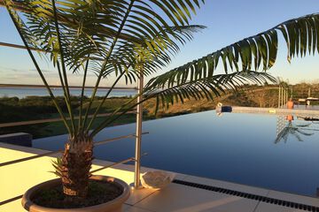 Infinity pool