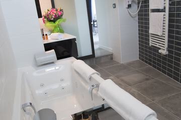 Jetted tub