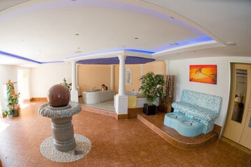 Indoor spa tub