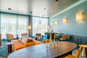 Lobby lounge