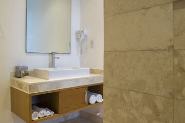 Bathroom sink