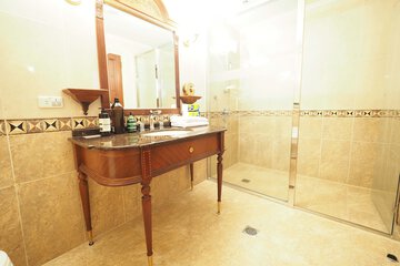 Bathroom sink