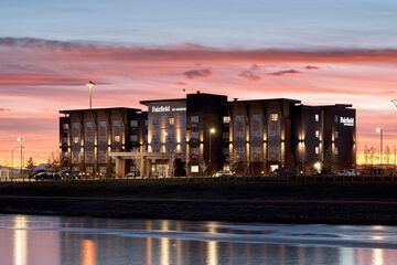 Days Inn & Suites by Wyndham Airdrie