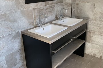 Bathroom sink