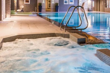 Indoor spa tub