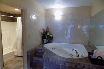 Jetted tub
