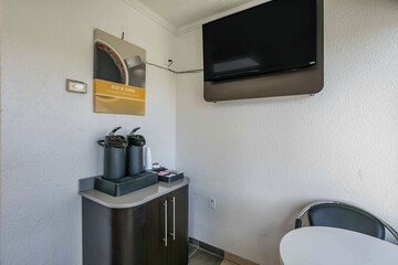 Breakfast/Coffee Service 29 of 30