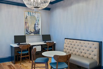 Business Center 43 of 44