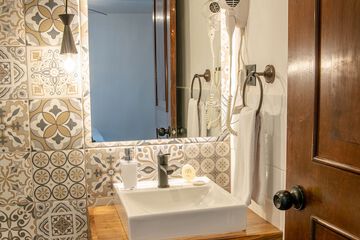 Bathroom amenities