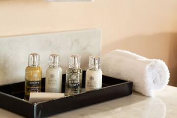 Bathroom amenities