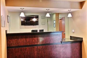 AmeriVu Inn and Suites
