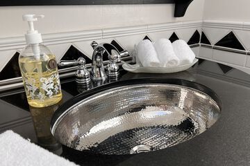 Bathroom sink