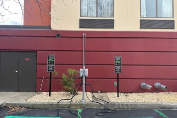 Electric vehicle charging station