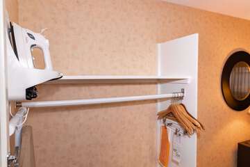 Iron/ironing board