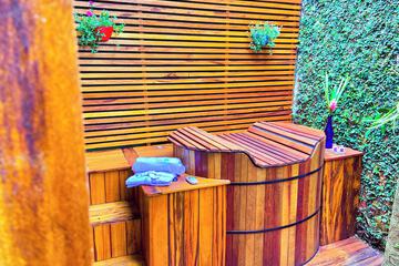 Private spa tub