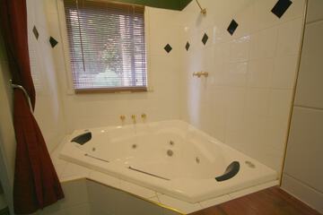Jetted tub