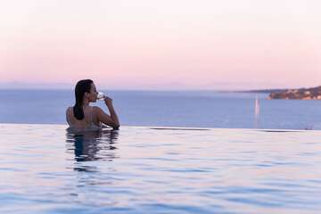 Infinity pool