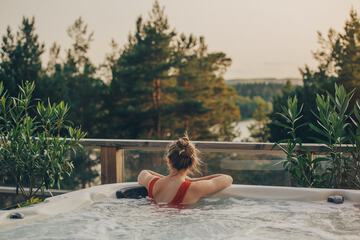 Outdoor spa tub
